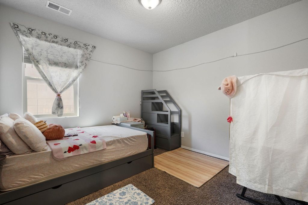 Image 18 of property listing at 2001 Canyon Wren Court SE, Albuquerque, NM 87123