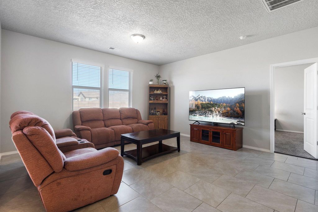 Image 2 of property listing at 2001 Canyon Wren Court SE, Albuquerque, NM 87123