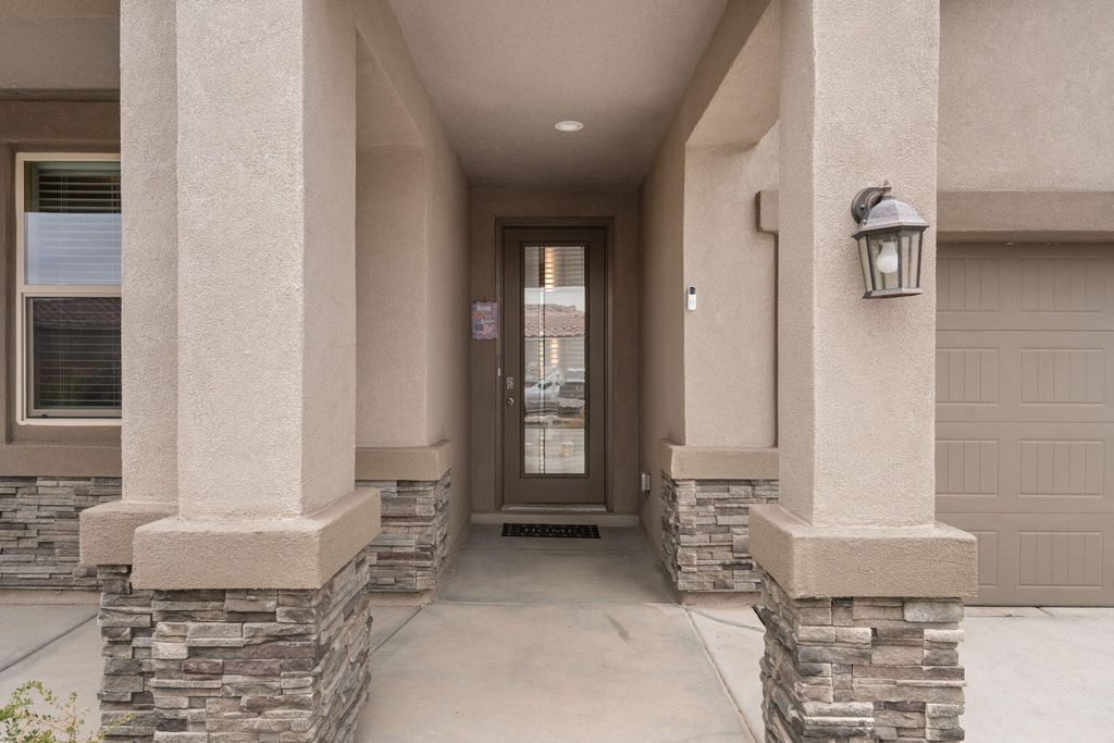 Image 6 of property listing at 2001 Canyon Wren Court SE, Albuquerque, NM 87123