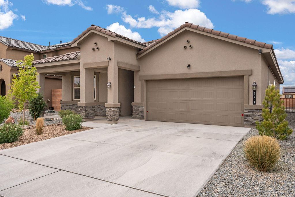 Image 7 of property listing at 2001 Canyon Wren Court SE, Albuquerque, NM 87123