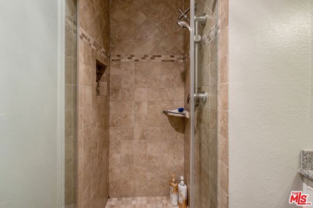 154 N Meridith Avenue 7, Pasadena, CA 91106