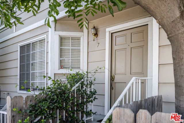 154 N Meridith Avenue 7, Pasadena, CA 91106