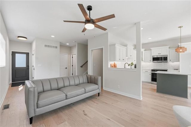 211 NW Orchard Court, Lee's Summit, MO 64063