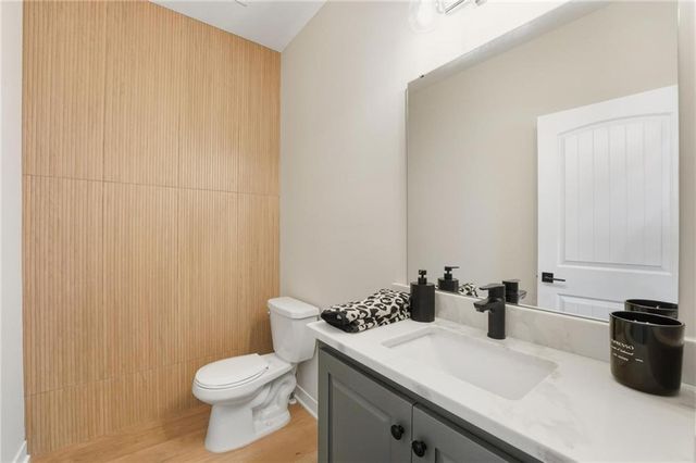 211 NW Orchard Court, Lee's Summit, MO 64063