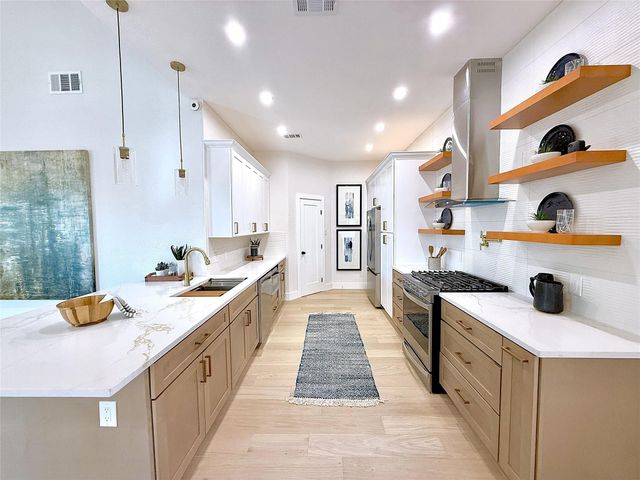 10217 Lindshire LN, Austin, TX 78748