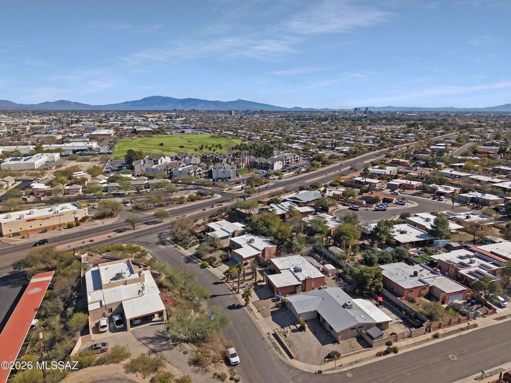 2121 W Ironwood Ridge Drive, Tucson, AZ 85745