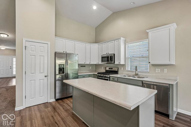 5556 Pintail Lane, Greenwood, IN 46143