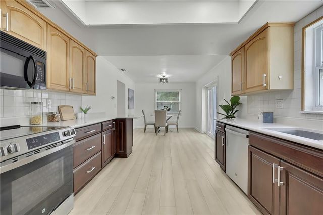 8424 STILLBROOK AVENUE, Tampa, FL 33615