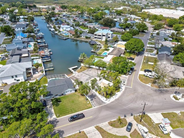 8424 STILLBROOK AVENUE, Tampa, FL 33615