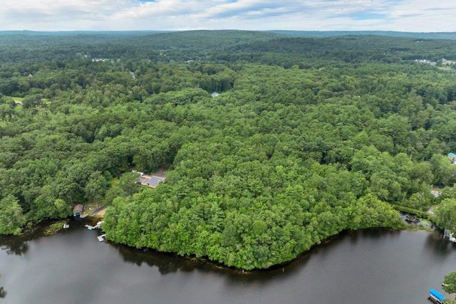 19 Whitneys Grove Road, Derry, NH 03038