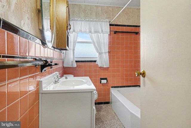 5113 EARL DR, Harrisburg, PA 17112