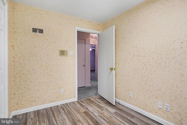 5113 EARL DR, Harrisburg, PA 17112