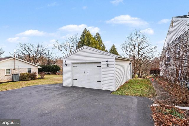 5113 EARL DR, Harrisburg, PA 17112