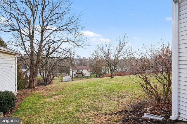 5113 EARL DR, Harrisburg, PA 17112