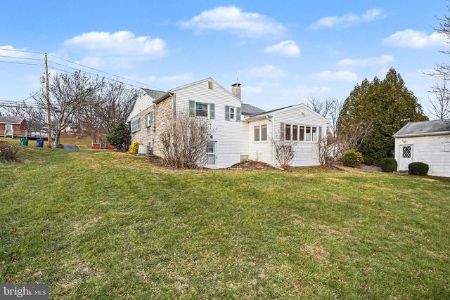 5113 EARL DR, Harrisburg, PA 17112