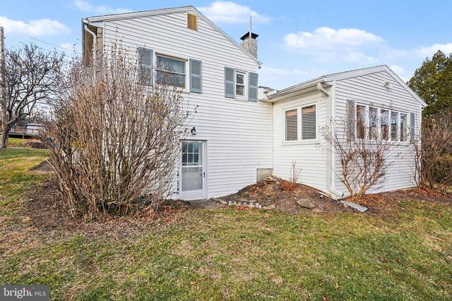 5113 EARL DR, Harrisburg, PA 17112