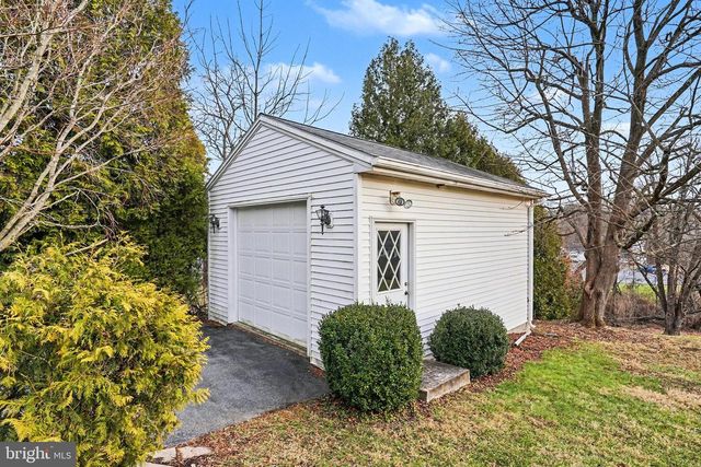 5113 EARL DR, Harrisburg, PA 17112