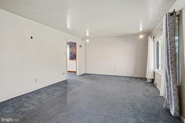 5113 EARL DR, Harrisburg, PA 17112