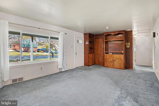 5113 EARL DR, Harrisburg, PA 17112