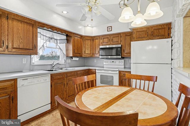 5113 EARL DR, Harrisburg, PA 17112