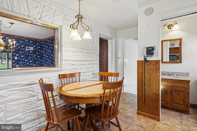 5113 EARL DR, Harrisburg, PA 17112