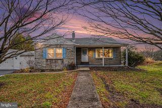 5113 EARL DR, Harrisburg, PA 17112