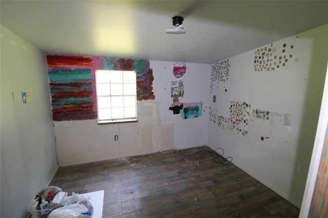 300 Yancey Big Drink, Shepherd, TX 77371