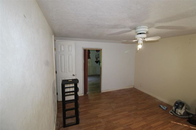 300 Yancey Big Drink, Shepherd, TX 77371