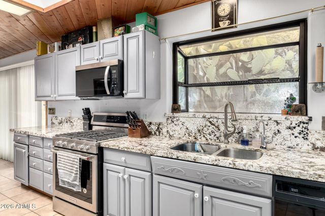 45039 N 20TH Street, New River, AZ 85087