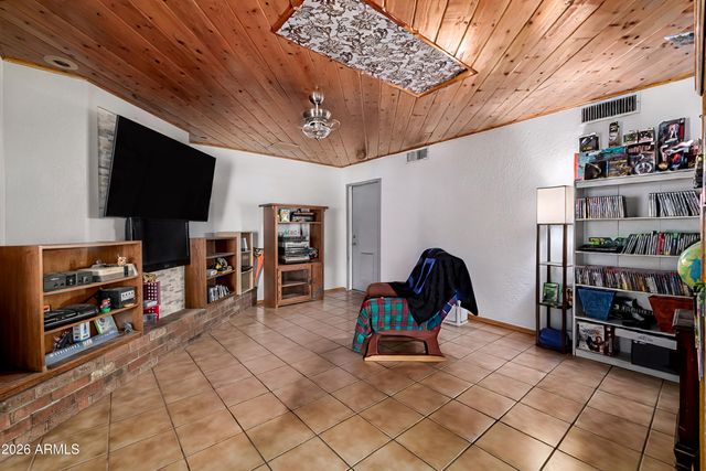 45039 N 20TH Street, New River, AZ 85087