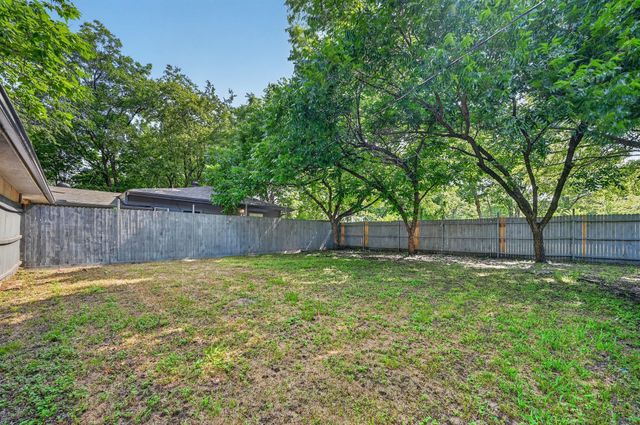8323 Lapanto Lane, Dallas, TX 75227