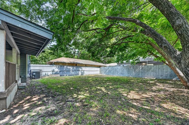 8323 Lapanto Lane, Dallas, TX 75227