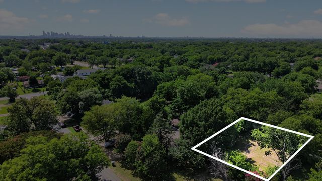 8323 Lapanto Lane, Dallas, TX 75227
