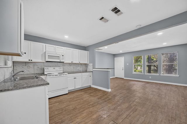 8323 Lapanto Lane, Dallas, TX 75227