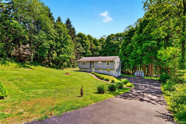 40 Indian Pass, Stormville, NY 12582