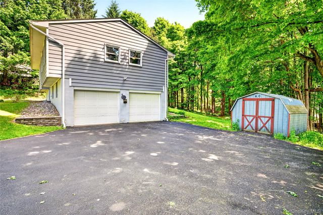 40 Indian Pass, Stormville, NY 12582