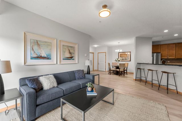 10806 S Shore Drive 103, Plymouth, MN 55441