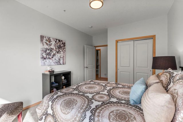 10806 S Shore Drive 103, Plymouth, MN 55441