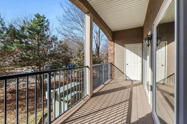 10806 S Shore Drive 103, Plymouth, MN 55441