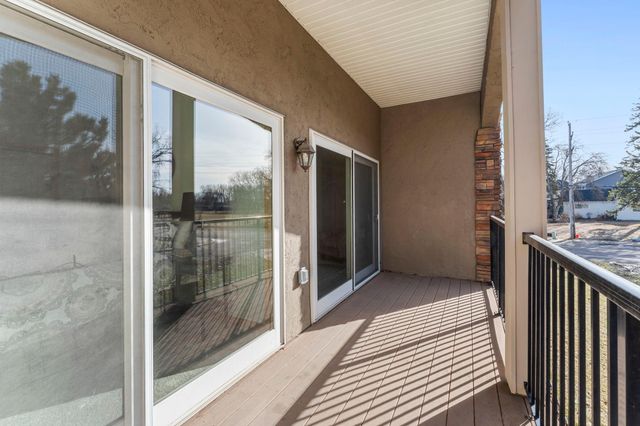 10806 S Shore Drive 103, Plymouth, MN 55441