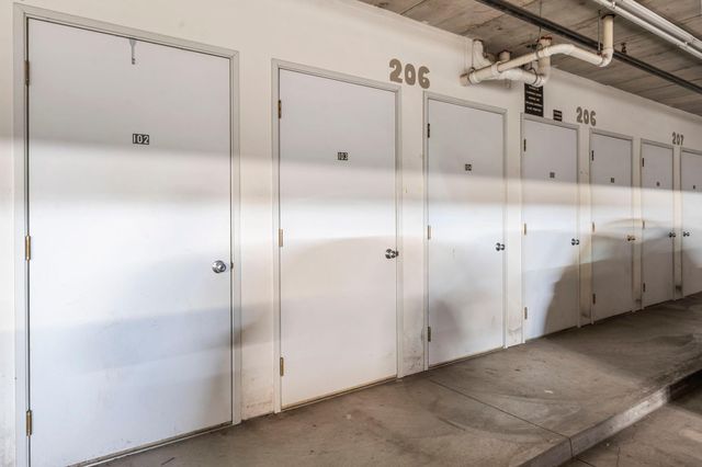 10806 S Shore Drive 103, Plymouth, MN 55441