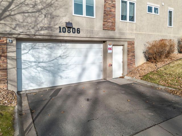 10806 S Shore Drive 103, Plymouth, MN 55441