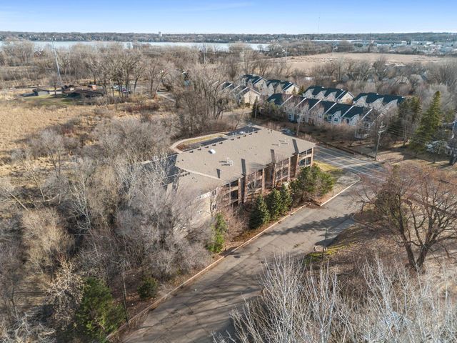 10806 S Shore Drive 103, Plymouth, MN 55441