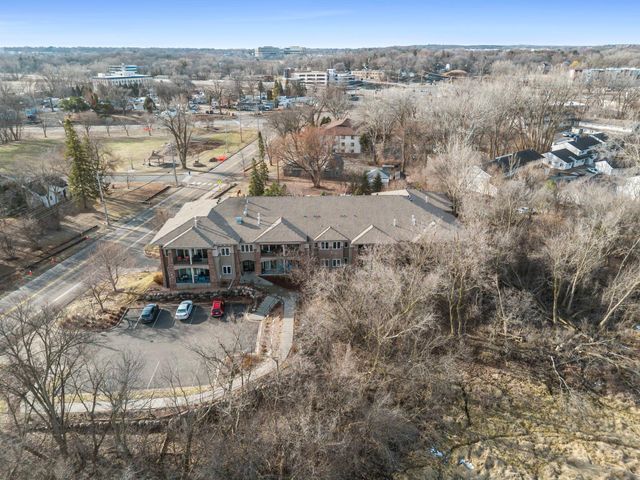 10806 S Shore Drive 103, Plymouth, MN 55441