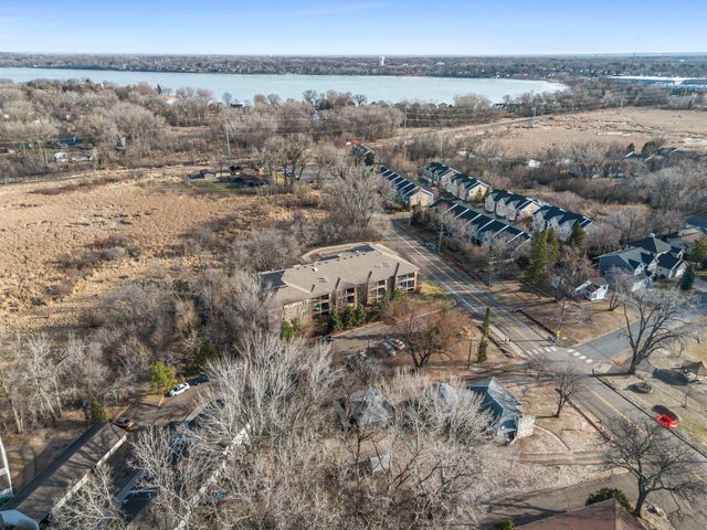 10806 S Shore Drive 103, Plymouth, MN 55441