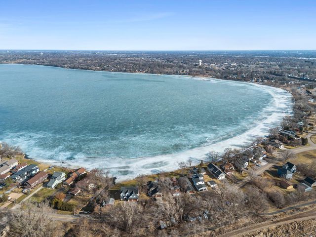 10806 S Shore Drive 103, Plymouth, MN 55441