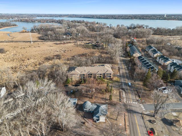 10806 S Shore Drive 103, Plymouth, MN 55441