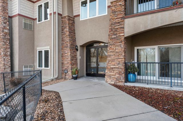 10806 S Shore Drive 103, Plymouth, MN 55441