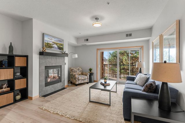 10806 S Shore Drive 103, Plymouth, MN 55441