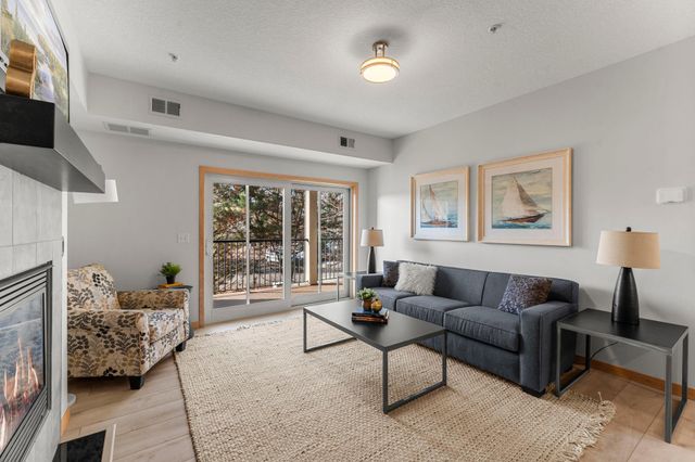 10806 S Shore Drive 103, Plymouth, MN 55441